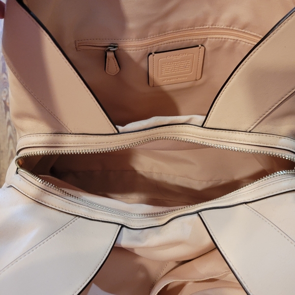 Pink Coach - Picture 4 of 6